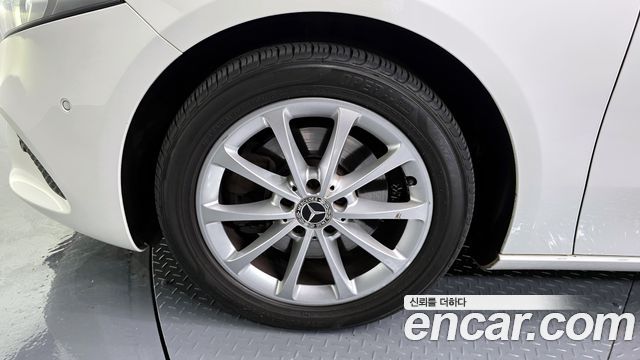 Mercedes-Benz A-Class 2019 — photo 5