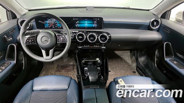 Mercedes-Benz A-Class 2019 — photo 10
