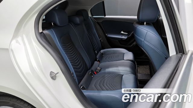 Mercedes-Benz A-Class 2019 — photo 17