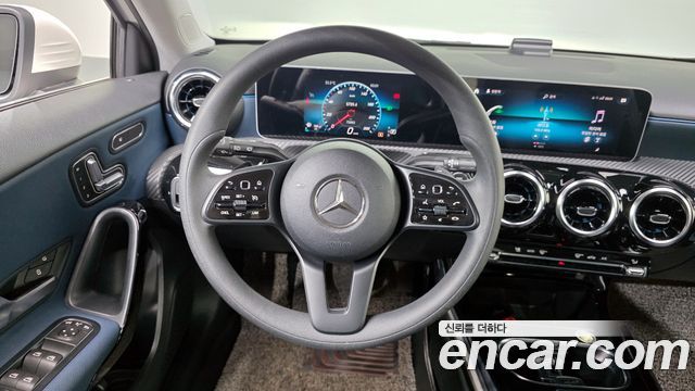 Mercedes-Benz A-Class 2019 — photo 19