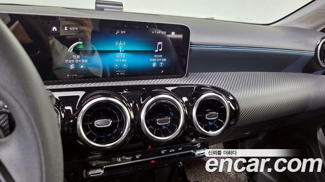 Mercedes-Benz A-Class 2019 — photo 21