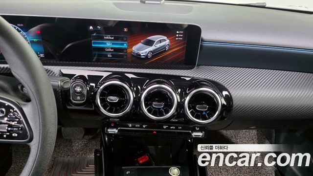 Mercedes-Benz A-Class 2019 — photo 22