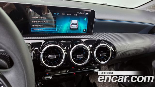Mercedes-Benz A-Class 2019 — photo 23