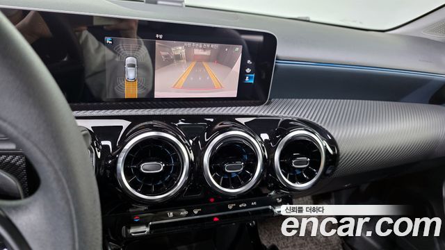 Mercedes-Benz A-Class 2019 — photo 24