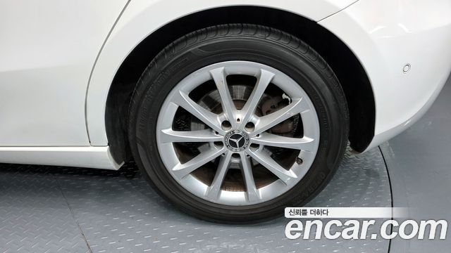 Mercedes-Benz A-Class 2019 — photo 7