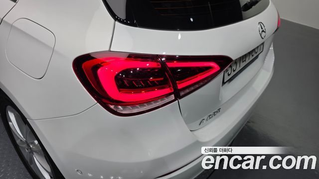 Mercedes-Benz A-Class 2019 — photo 9