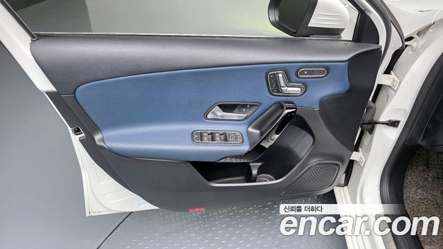 Mercedes-Benz A-Class 2019 — photo 14