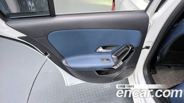 Mercedes-Benz A-Class 2019 — photo 15
