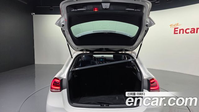Mercedes-Benz A-Class 2019 — photo 32