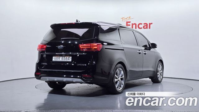 Kia Canival 2019 — photo 2