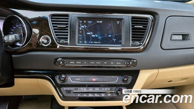 Kia Canival 2019 — photo 14