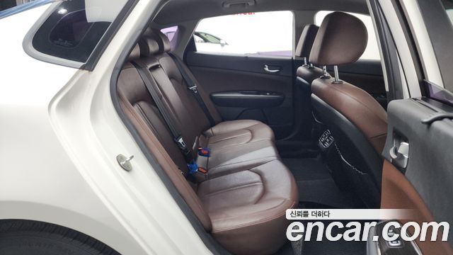 Kia K5 2016 — photo 17