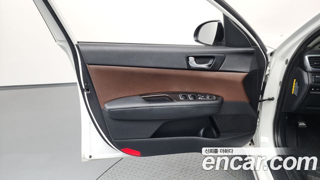 Kia K5 2016 — photo 14