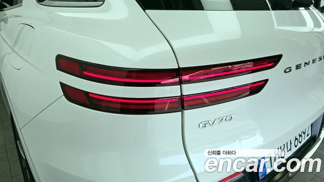 Genesis GV70 2024 — photo 9