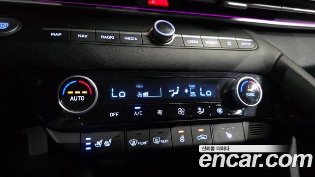 Hyundai AVANTE 2022 — photo 16