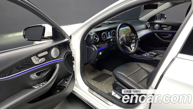 Mercedes-Benz E-Class 2019 — photo 10