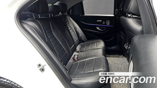 Mercedes-Benz E-Class 2019 — photo 11