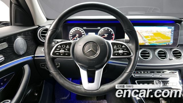 Mercedes-Benz E-Class 2019 — photo 12