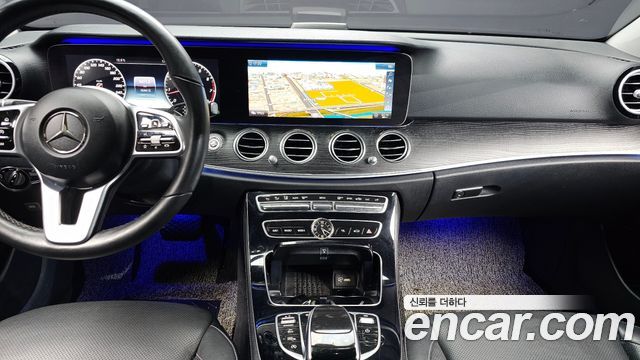 Mercedes-Benz E-Class 2019 — photo 13