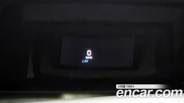 Mercedes-Benz E-Class 2019 — photo 17