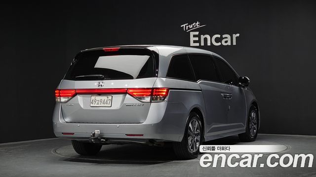 Honda Odyssey 2016 — photo 2