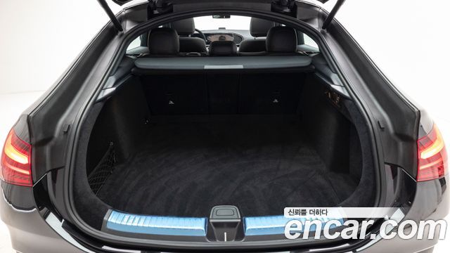 Mercedes-Benz GLE-Class 2025 — photo 11