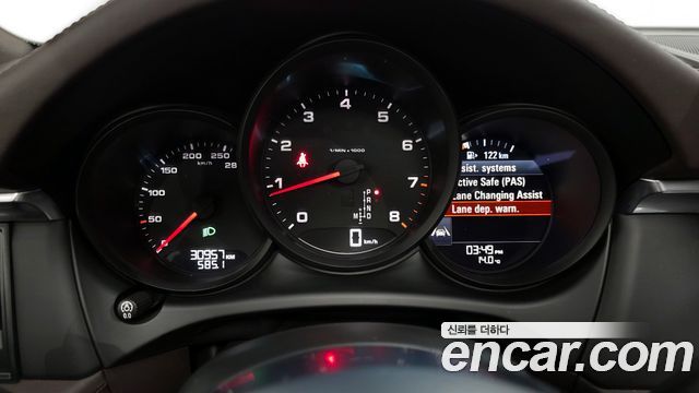 Porsche Macan 2021 — photo 11