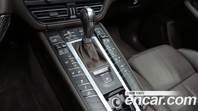 Porsche Macan 2021 — photo 12