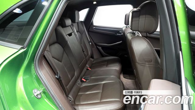Porsche Macan 2021 — photo 17