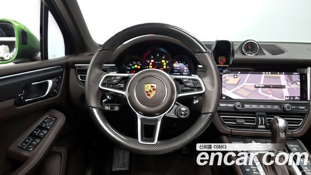 Porsche Macan 2021 — photo 18