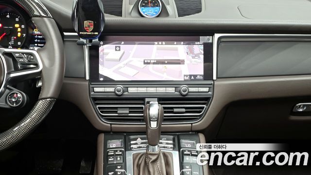 Porsche Macan 2021 — photo 19