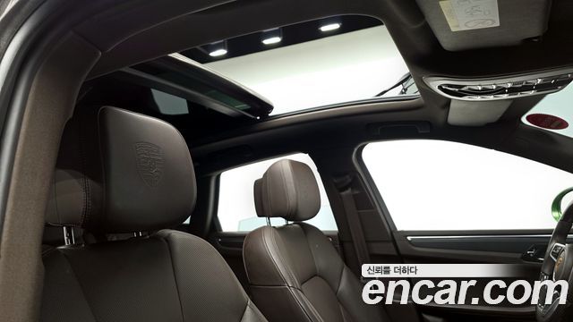 Porsche Macan 2021 — photo 21