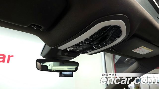 Porsche Macan 2021 — photo 22