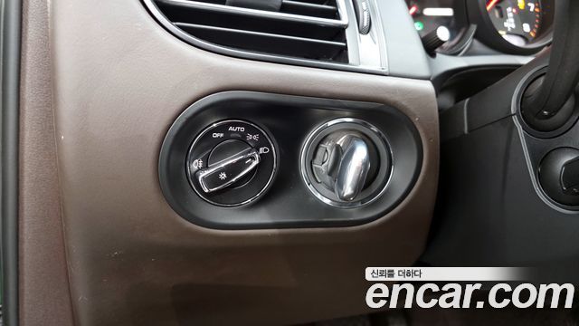 Porsche Macan 2021 — photo 24