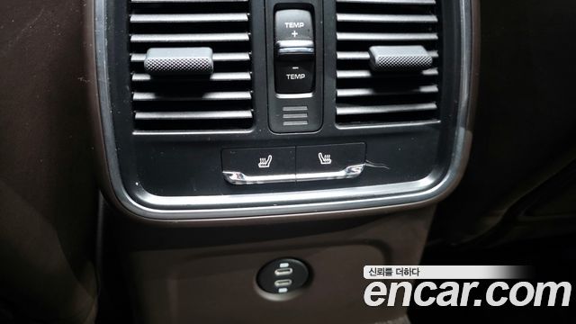 Porsche Macan 2021 — photo 25