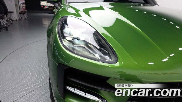 Porsche Macan 2021 — photo 8