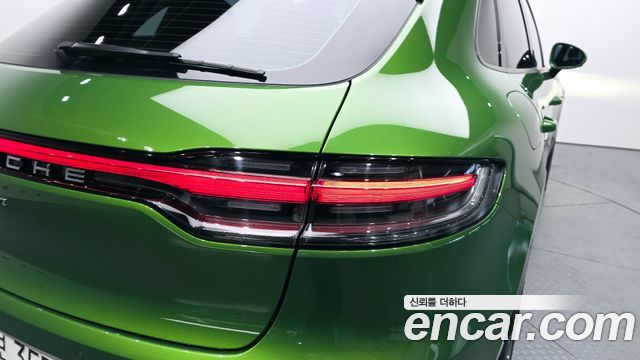 Porsche Macan 2021 — photo 9