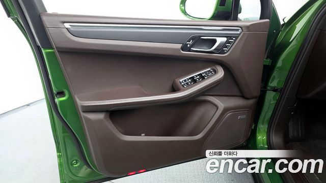 Porsche Macan 2021 — photo 14