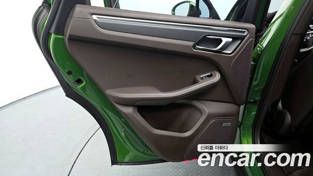 Porsche Macan 2021 — photo 15