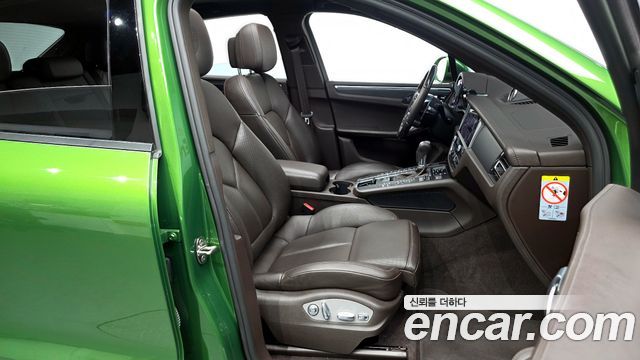 Porsche Macan 2021 — photo 16