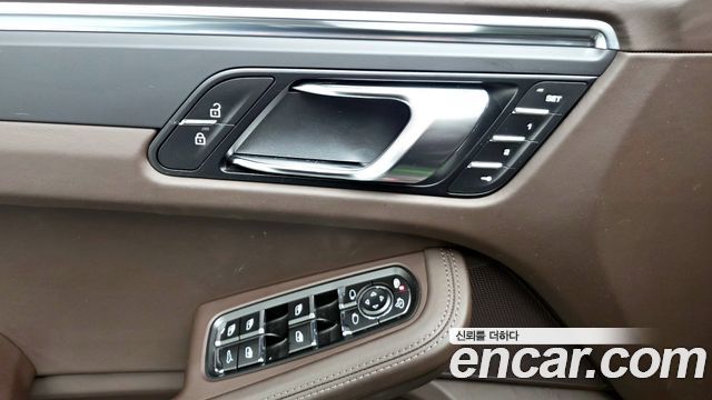 Porsche Macan 2021 — photo 27