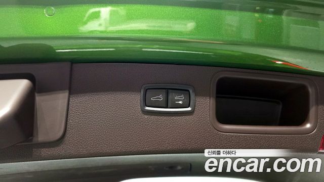 Porsche Macan 2021 — photo 29