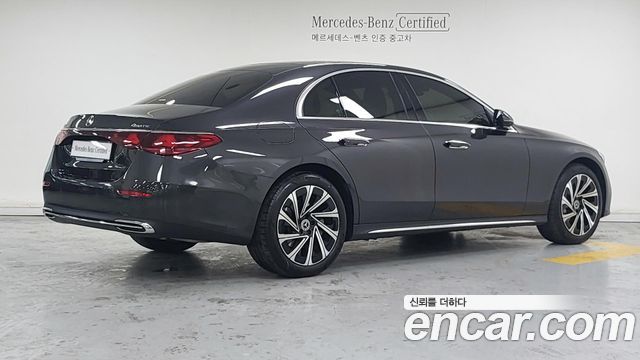 Mercedes-Benz E-Class 2025 — photo 2