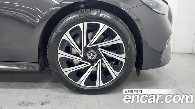 Mercedes-Benz E-Class 2025 — photo 5