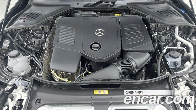 Mercedes-Benz E-Class 2025 — photo 6