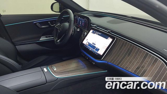 Mercedes-Benz E-Class 2025 — photo 9