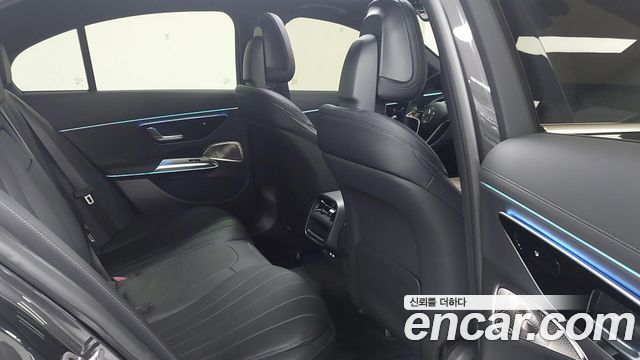 Mercedes-Benz E-Class 2025 — photo 10