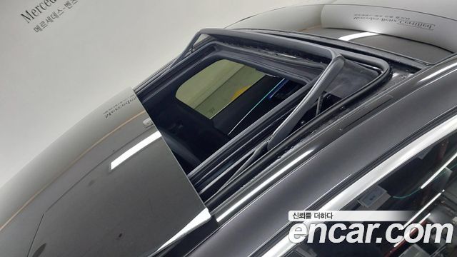 Mercedes-Benz E-Class 2025 — photo 12