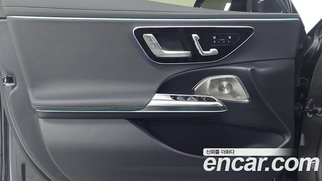 Mercedes-Benz E-Class 2025 — photo 15