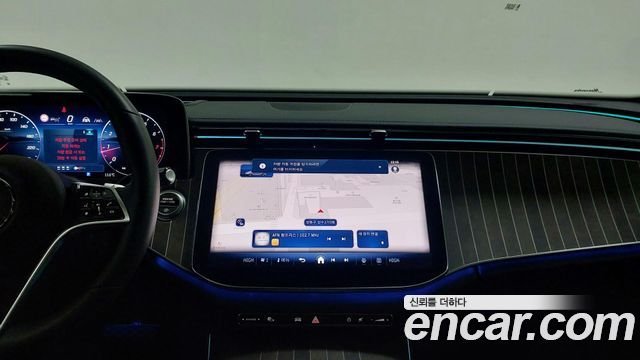 Mercedes-Benz E-Class 2025 — photo 16